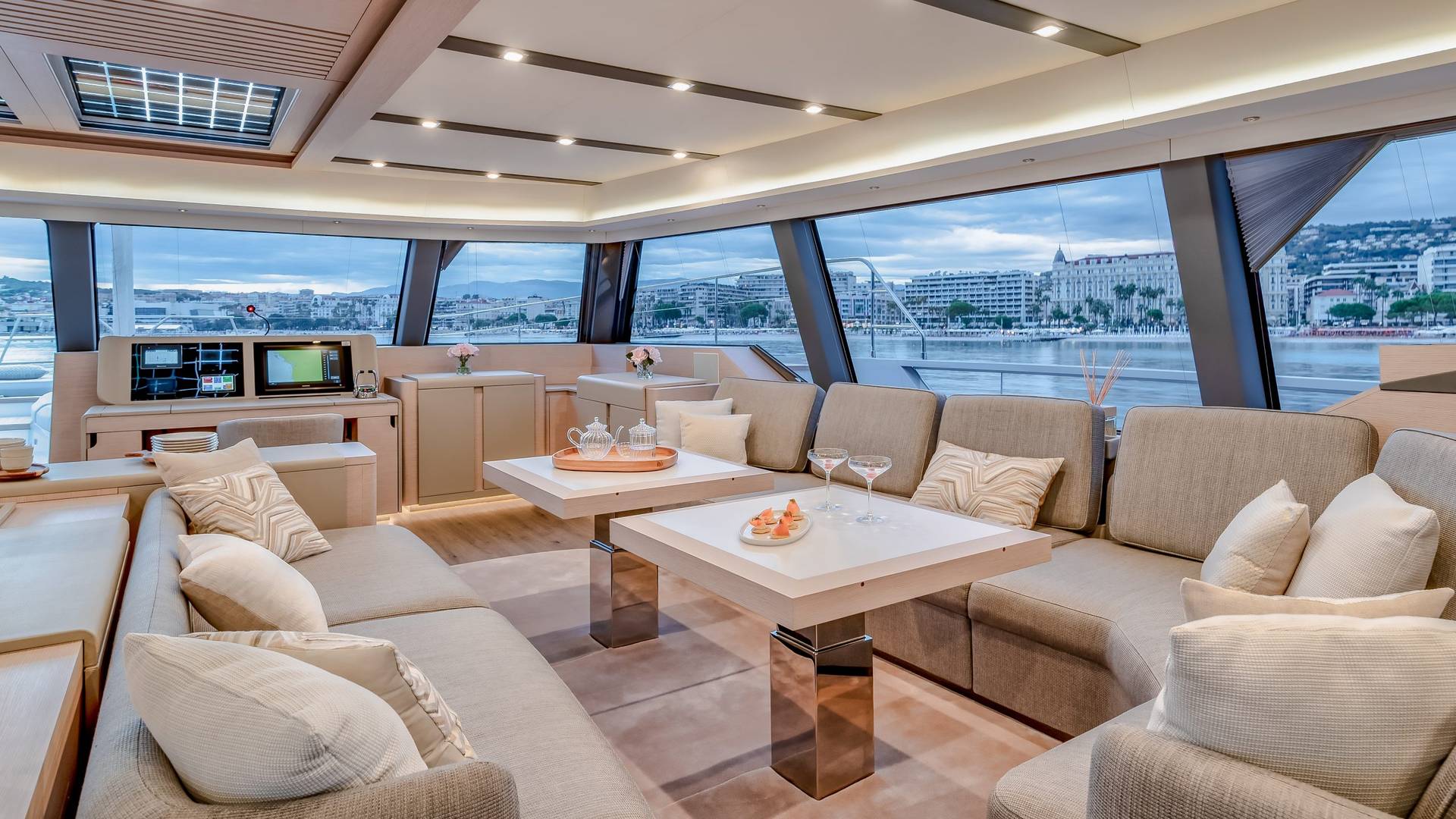 Thíra-80-Main-Deck-Saloon-1