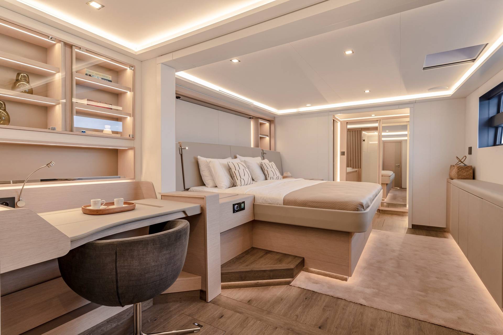 Thíra-80-Owners-Cabin-Starboard-1